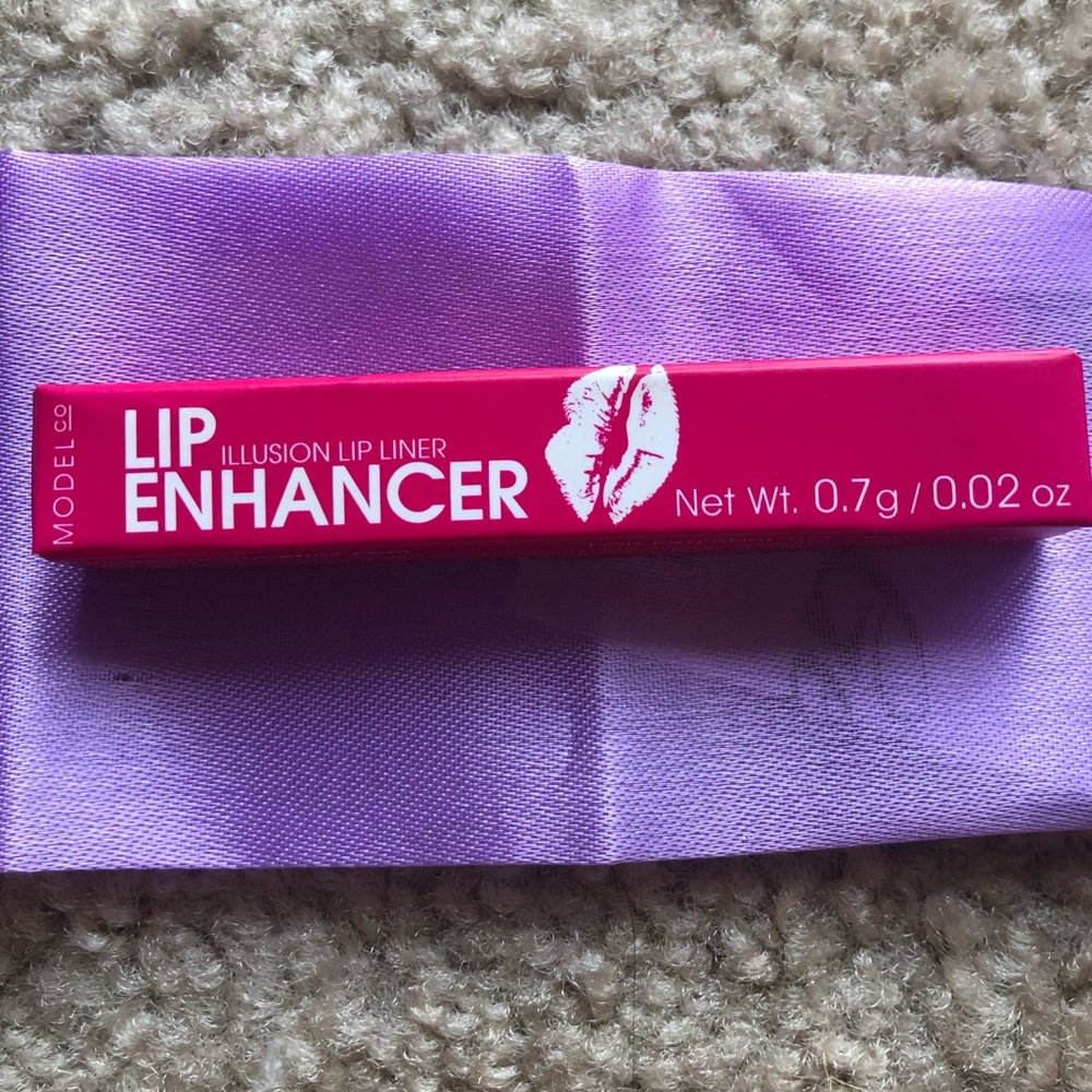 ModelCo Lip Illusion Lip Liner